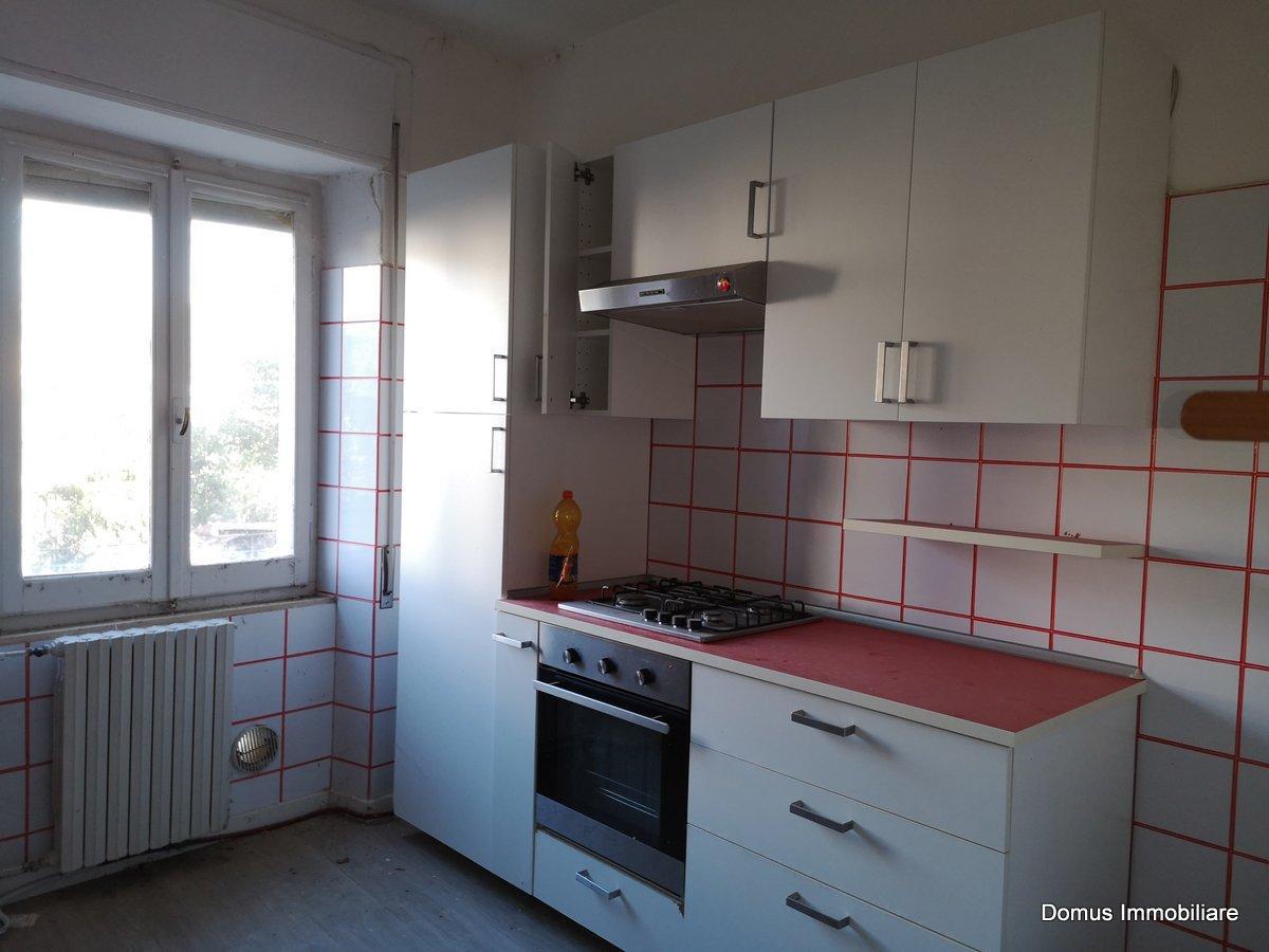 28 - CASA SEMINDIPENDENTE - VENDITA - ASCOLI PICENO CENTRO STORICO - € 130000
